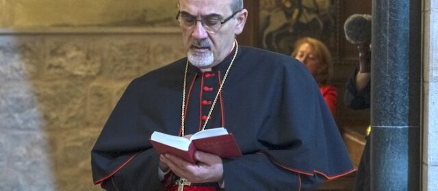 Cardinale Pierbattista Pizzaballa durante una visita a Gaza