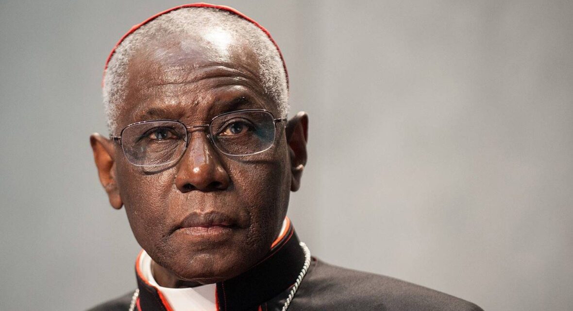 Cardinale Robert Sarah durante la conferenza