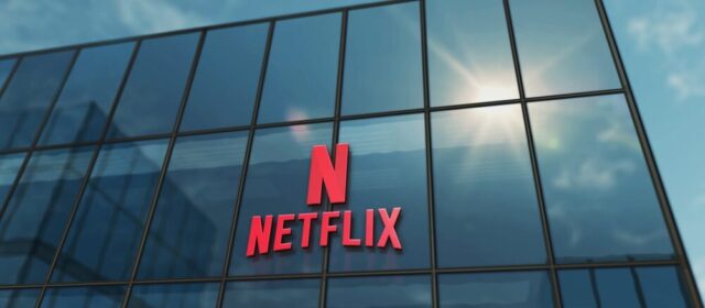 Logo di Netflix con elementi di intelligenza artificiale