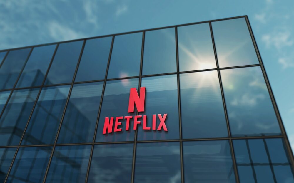 Logo di Netflix con elementi di intelligenza artificiale