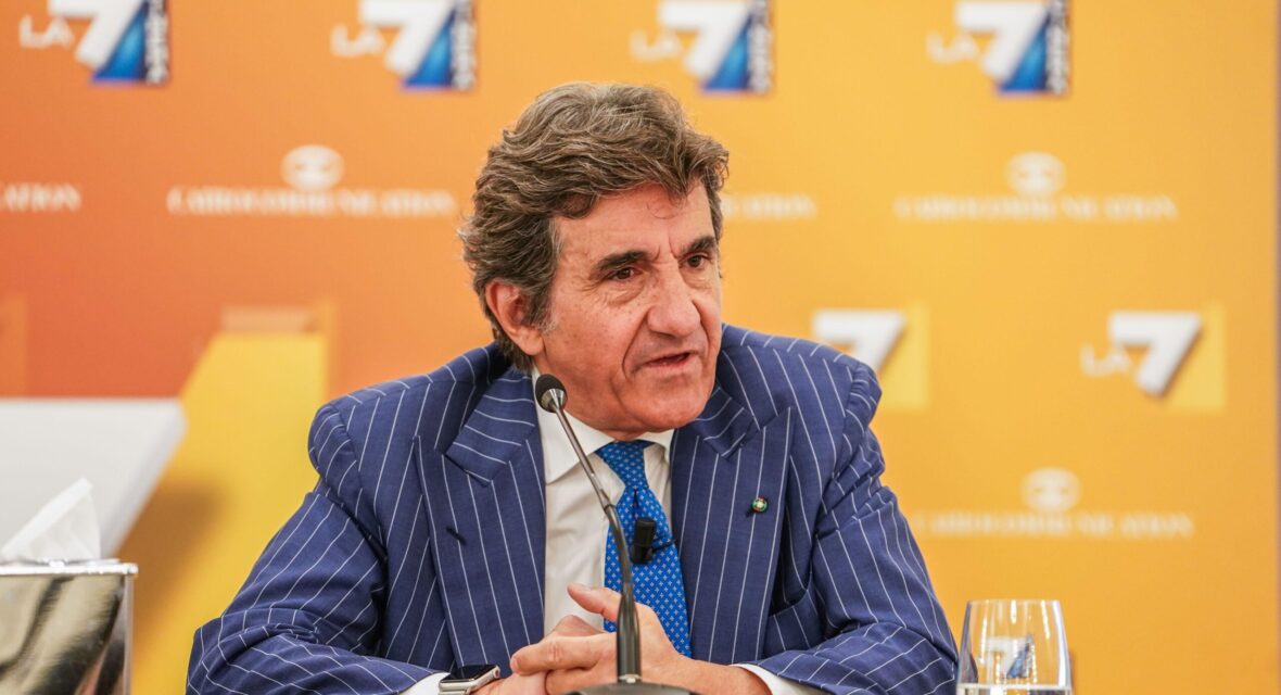 Urbano Cairo durante la presentazione dei palinsesti di La7