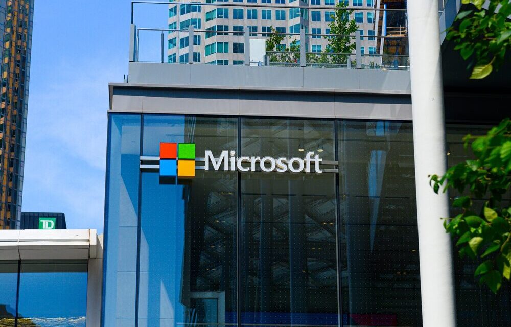 Microsoft e sindacati insegnanti USA accordo AI