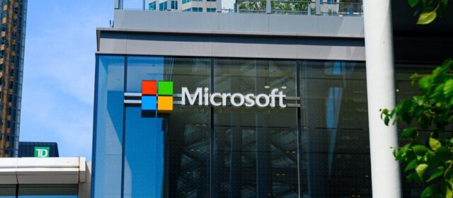 Microsoft e sindacati insegnanti USA accordo AI