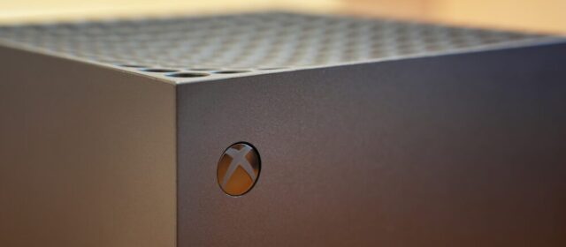 Logo di Microsoft con riferimenti ai videogiochi
