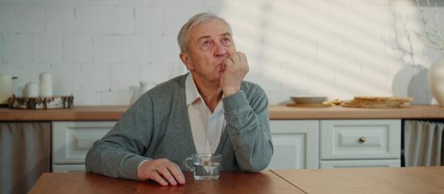 Nonni che utilizzano l'intelligenza artificiale per creare ricordi