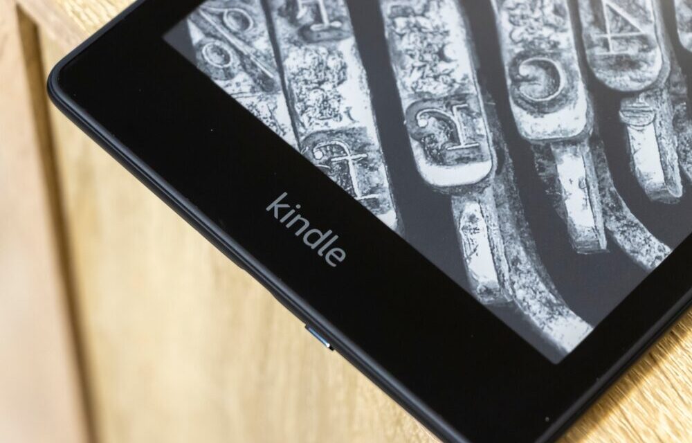 Kindle Paperwhite trasformato in assistente da scrivania