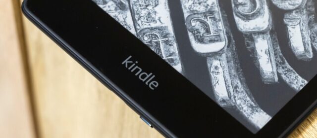 Kindle Paperwhite trasformato in assistente da scrivania